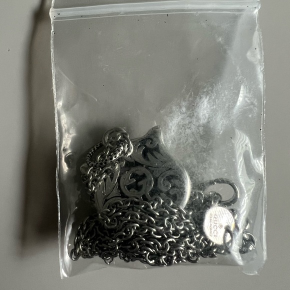 Silver Gucci Feline Necklace. - Picture 7 of 8